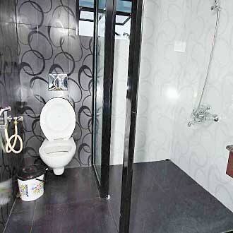 Waters Edge Apartment, Kochi 4